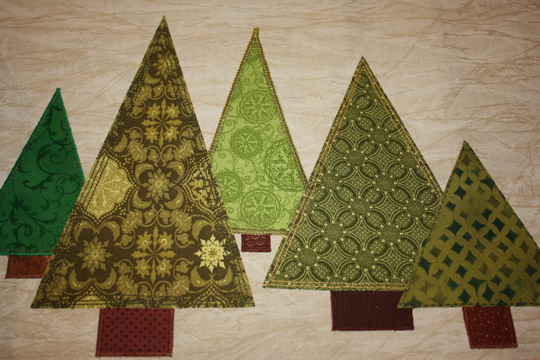 Christmas Tree Table Runner Pattern (Downloadable) – AddyLou Creates